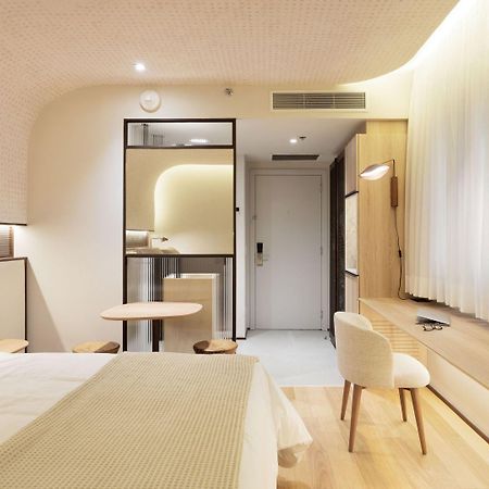 Qoya Hotel Curitiba, Curio Collection By Hilton Dış mekan fotoğraf A room at the hotel
