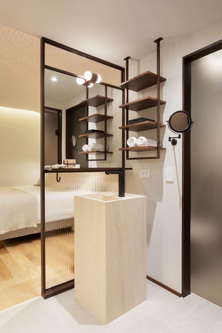 Qoya Hotel Curitiba, Curio Collection By Hilton Dış mekan fotoğraf A bathroom in a hotel room