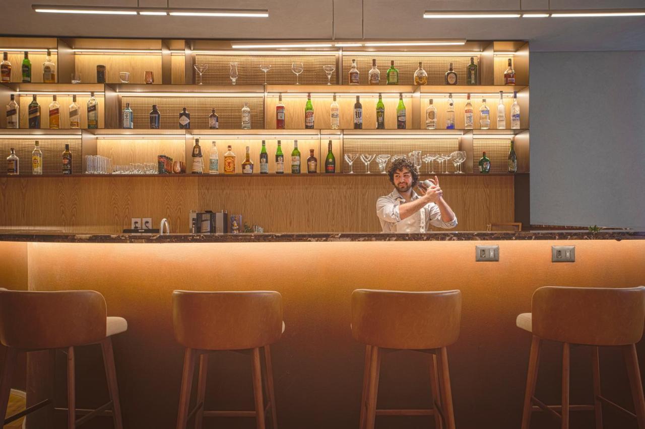 Qoya Hotel Curitiba, Curio Collection By Hilton Dış mekan fotoğraf The bar at the lounge