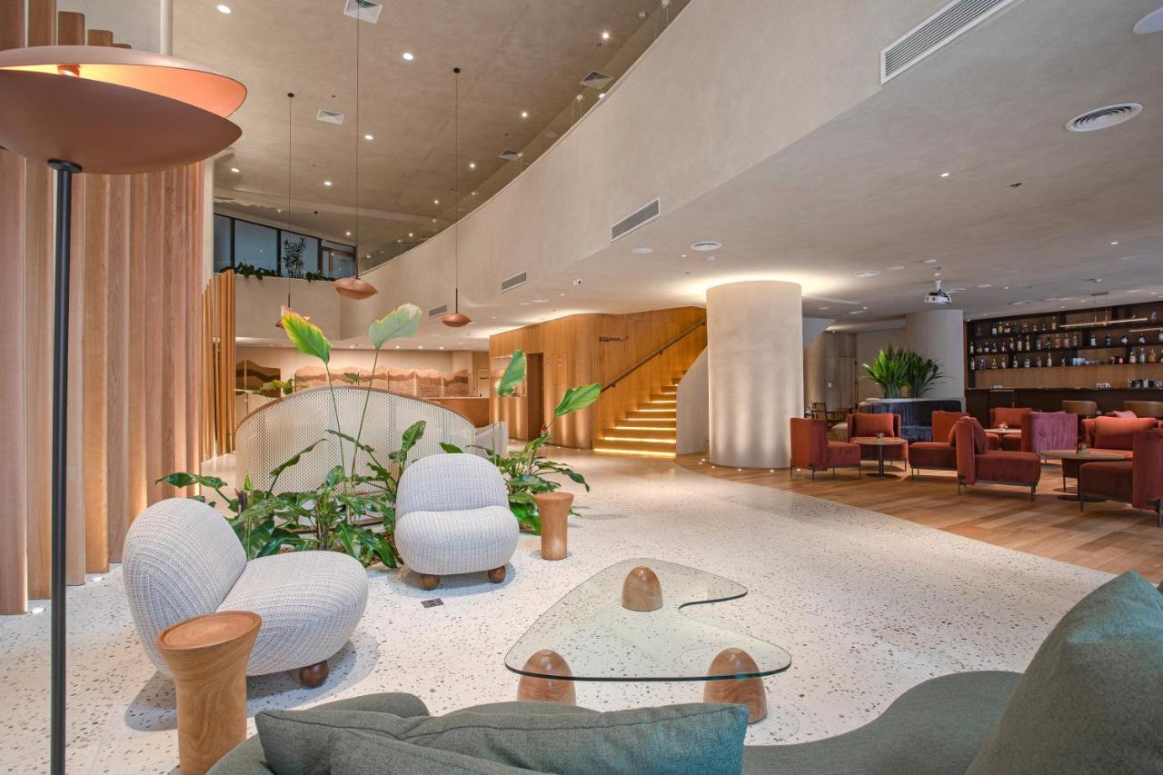 Qoya Hotel Curitiba, Curio Collection By Hilton Dış mekan fotoğraf Lobby