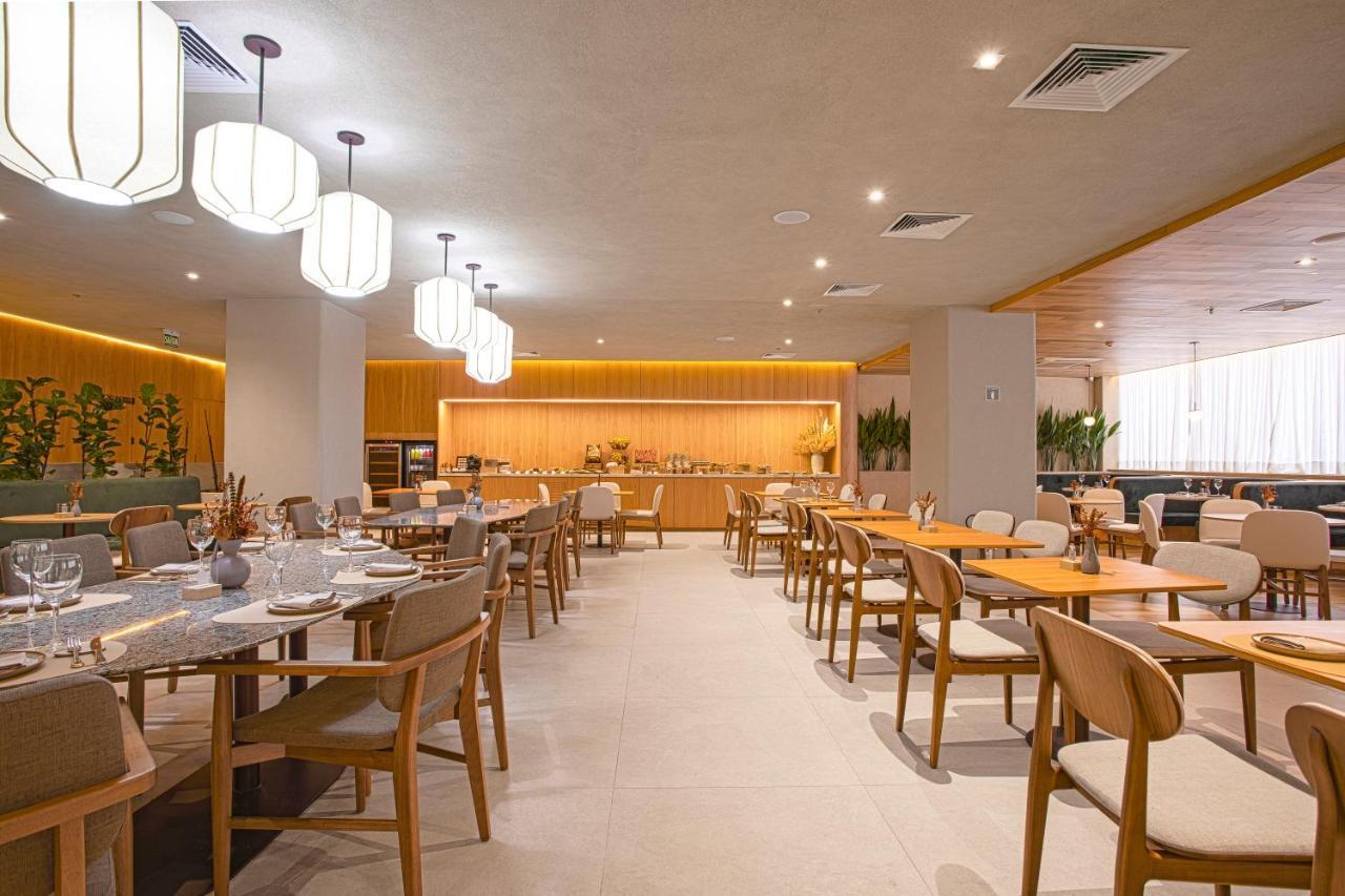 Qoya Hotel Curitiba, Curio Collection By Hilton Dış mekan fotoğraf The interior of the restaurant