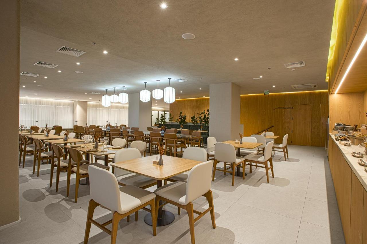 Qoya Hotel Curitiba, Curio Collection By Hilton Dış mekan fotoğraf The lounge at the airport.