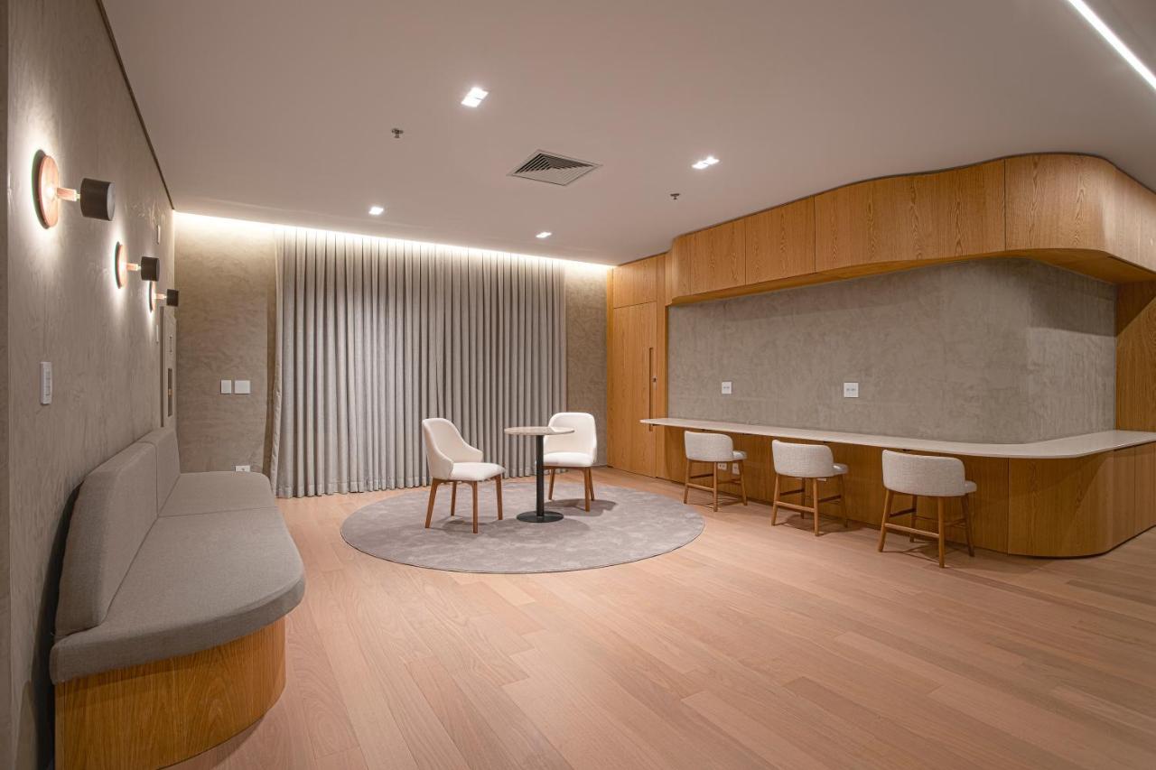 Qoya Hotel Curitiba, Curio Collection By Hilton Dış mekan fotoğraf The lounge at the airport