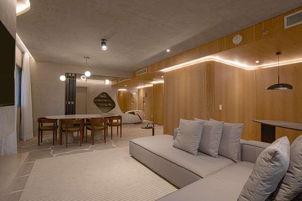 Qoya Hotel Curitiba, Curio Collection By Hilton Oda fotoğraf A living room in a condominium