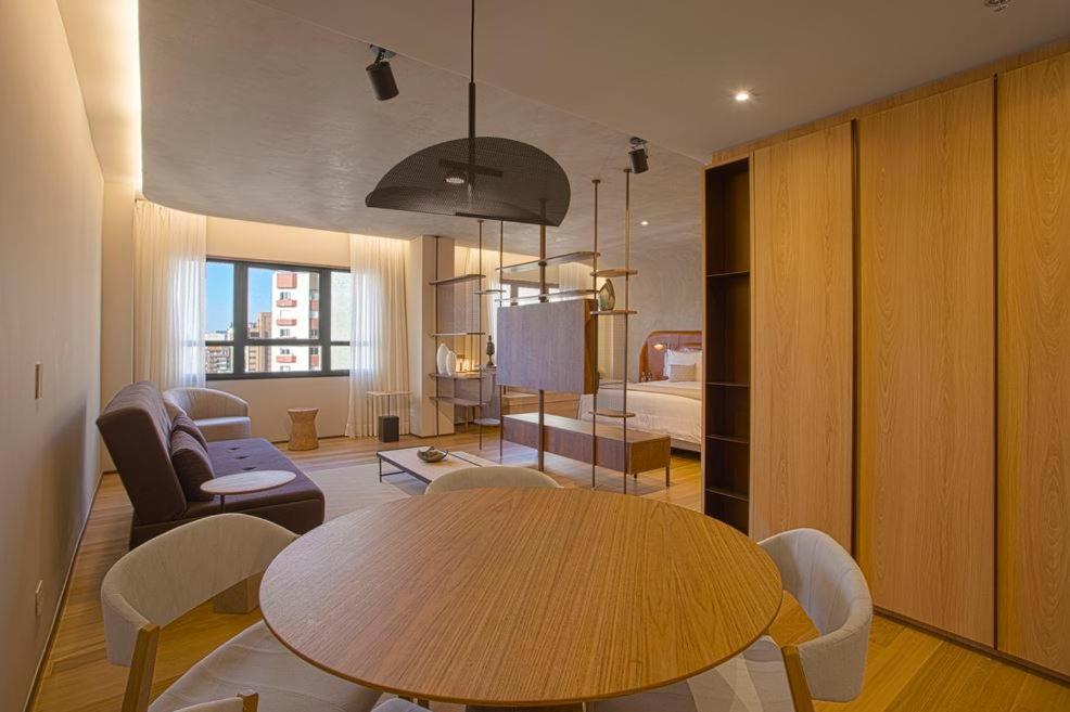 Qoya Hotel Curitiba, Curio Collection By Hilton Dış mekan fotoğraf A suite at the hotel
