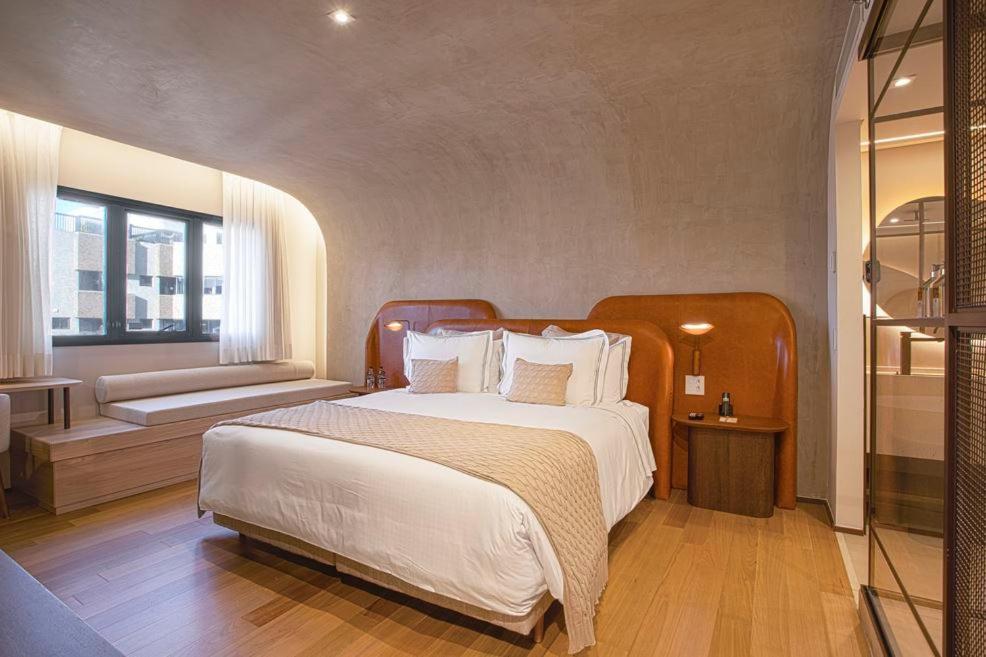 Qoya Hotel Curitiba, Curio Collection By Hilton Dış mekan fotoğraf A bedroom at the hotel